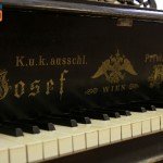 150_eves_zongora_postarton3