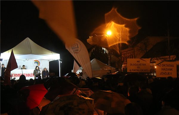 miskolci_pedagogus_tuntetes_2016febr3