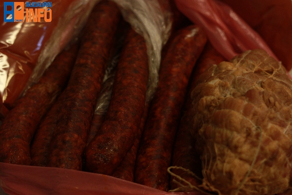 sonka_kolbasz_osztas_gazdakor_voroskereszt8