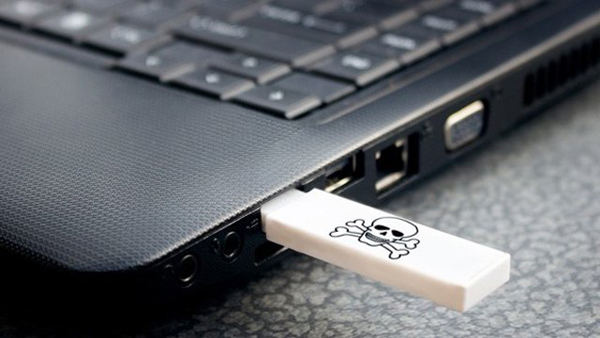 usb_port_adatlopas_virus_szamitogep_internet_biztonsag