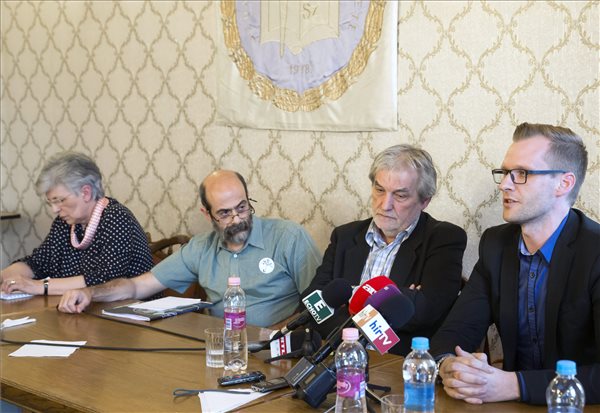 pedagogussztrajk_sajtotaj1_bp_2016apr6