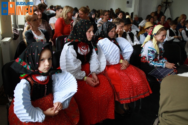 2016_viragok_vetelkedese11