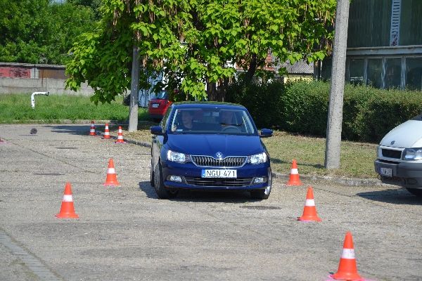 kozlekedik_a_csalad2