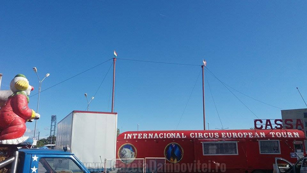 cirkusz_romania_magyar_usa_zaszlok_buntetes