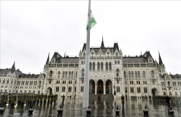 parlament_2016okt6_aradi_vertanuk