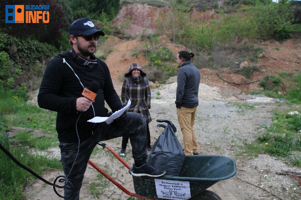 ketfarkukutya_sajtotajekoztato_17_04_27 (3)