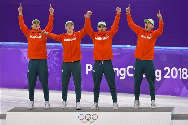 Burján Csaba, Knoch Viktor, Liu Shaoang és Liu Shaolin Sándor (b-j)