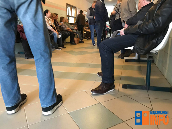 egeszsegugyi_kozpont_sorbanallas_jump_01_budaors_2018marc14