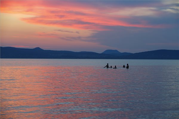naplemente_furdozes_balaton_vakacio