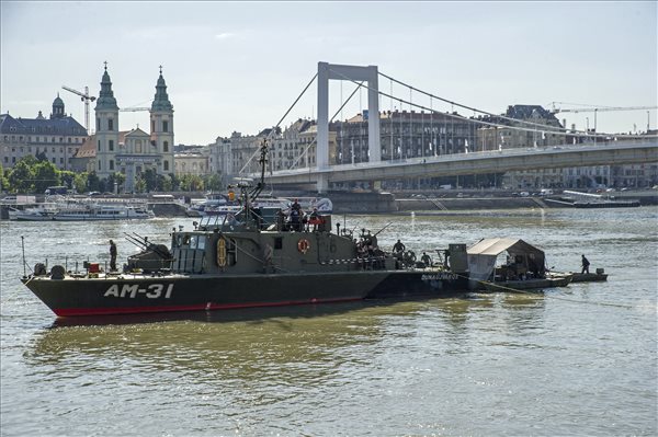 tuzszereszek_duna_bomba_kereses2_2018jul3