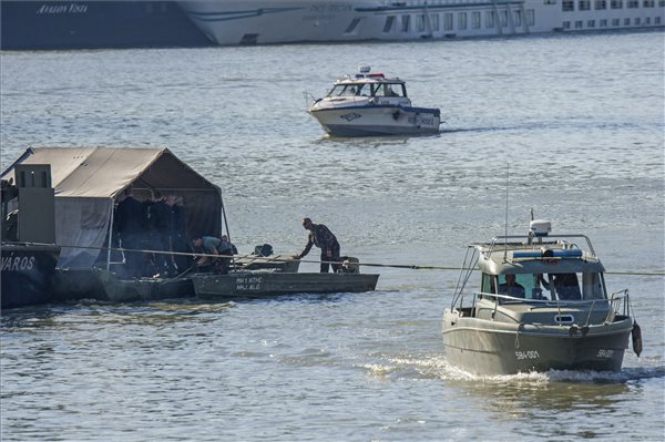 tuzszereszek_duna_bomba_kereses3_2018jul3