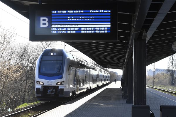 emeletes_kiss_vonat_mav_2020marc