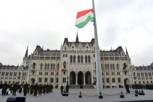 parlament0724_fit_1200x10000