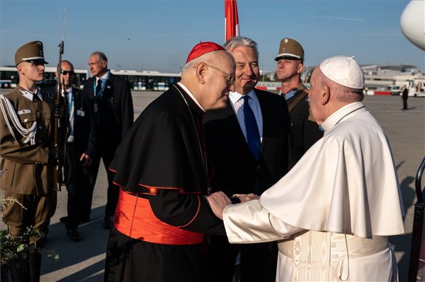 Ferenc_papa_budapesten0_2021szept12