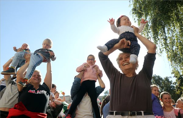 orszagos_gyerekemeles_harom_kiralylany_mozgalom2021