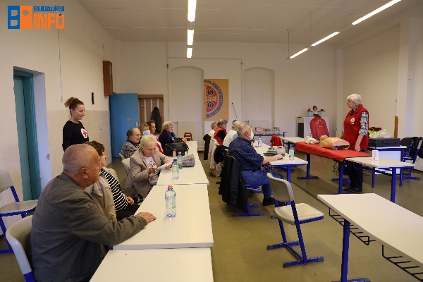 voroskereszt_elsosegely211008 (4)