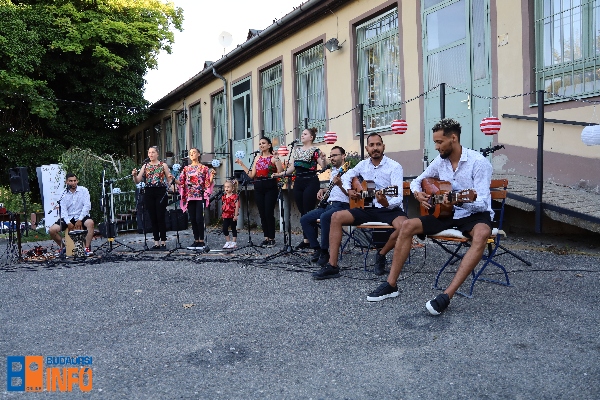 Romanoglaszohet2022_postart