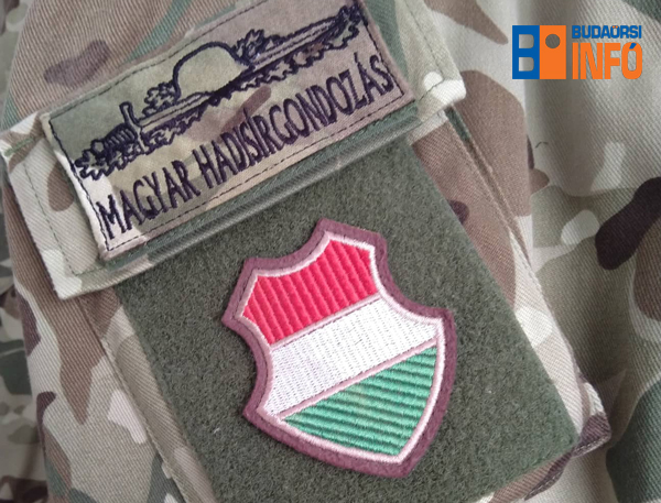 magyar_hadisirgondozas2_katonai_egyenruha_felirat