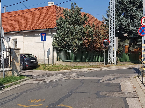 oszibarackutca_tukor