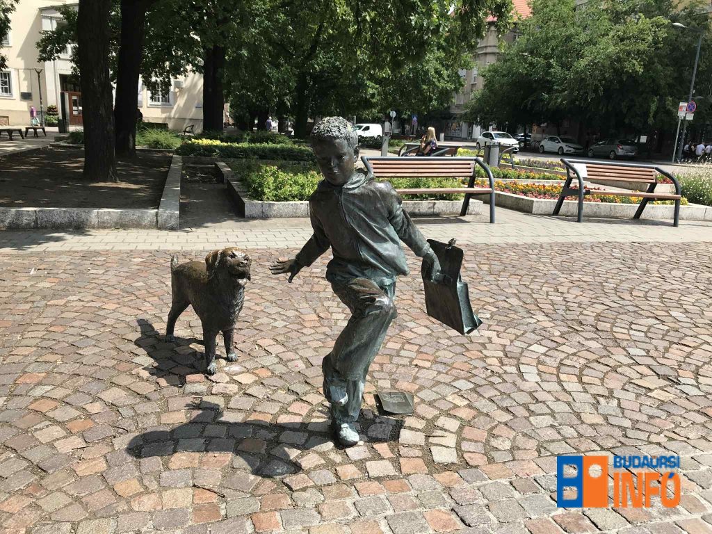 szolnok_iskolas_kisfiu_kutya_futas_menekules_szobor_2025jul12
