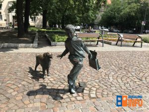 szolnok_iskolas_kisfiu_kutya_futas_menekules_szobor_2025jul12