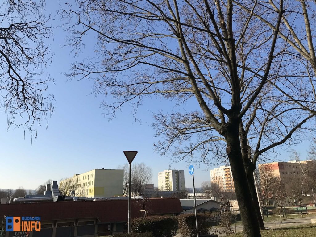 budaors_lakotelep5_2026febr28_panel_napos_ido_parkolas