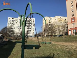 budaors_lakotelep8_2026febr28_panel_napos_ido_parkolas