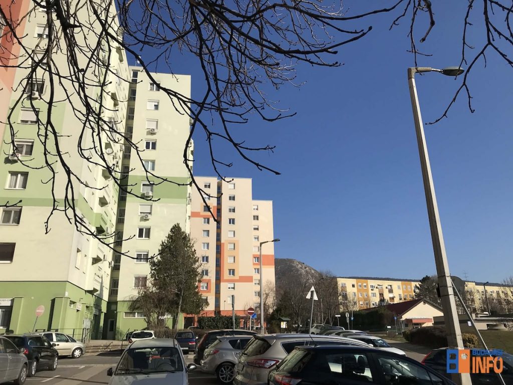 budaors_lakotelep_2026febr28_panel_napos_ido_parkolas