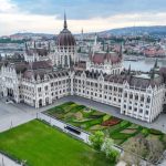 A drónnal készült felvételen az Országház 2026. április 16-án. MTI/Illyés Tibor