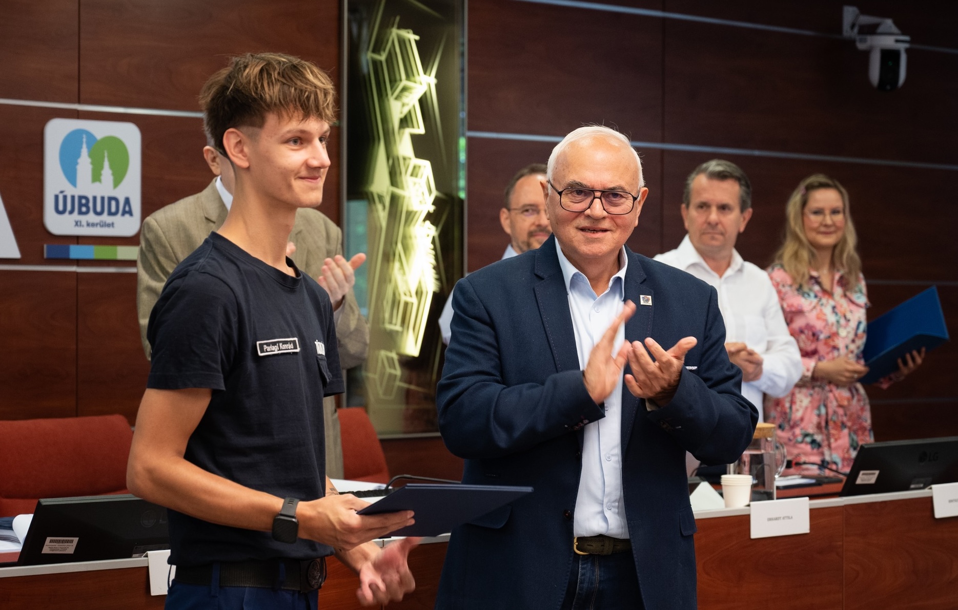 dr_laszlo_imre_xi_ker_polgarmester_parlagi _kornel_elismerese